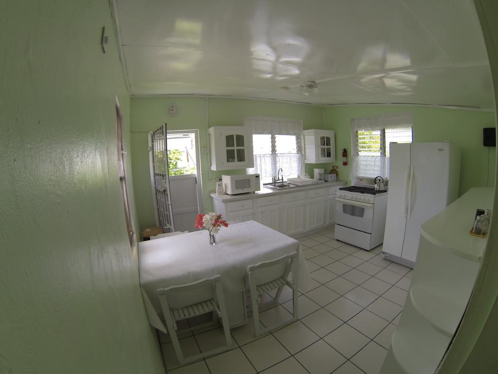 Beach Guest House Cleverdale Bridgetown Buitenkant foto